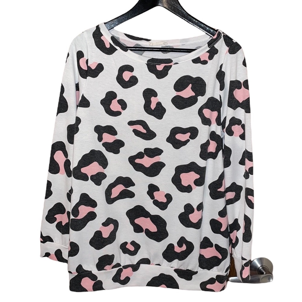 Gently worn pink leopard long sleeve top.